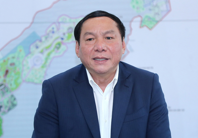 12 4 Tan Bo truong Nguyen Van Hung Ho chieu vaccine la chia khoa mo cua