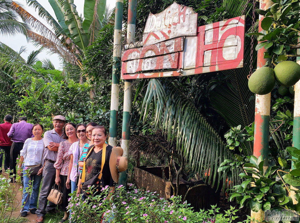 1911 du lich con ho1